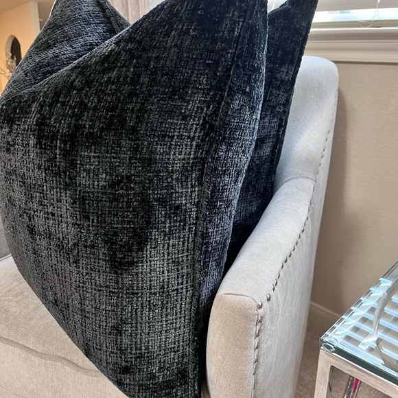 1-NWT CALLISTO HOME
DECORATIVE THROW PILLOWS
(Read description for details) - Picture 13 of 16